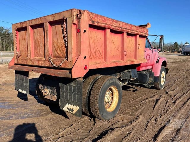 Image of Ford F-800 equipment image 4
