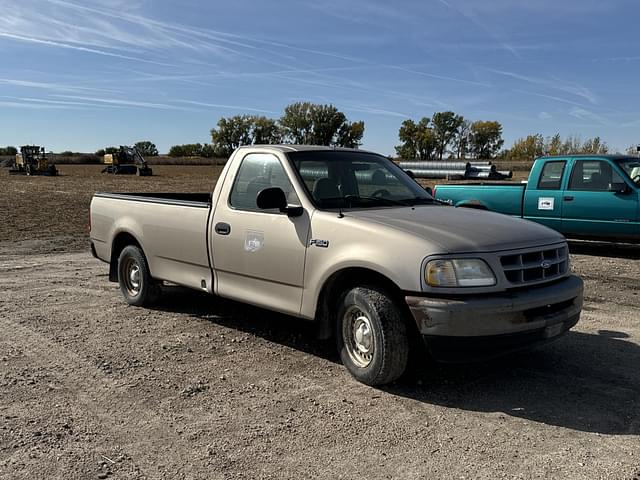 Image of Ford F-150 equipment image 1