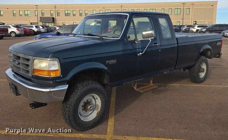1997 Ford F-250 Equipment Image0
