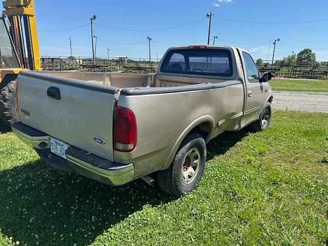 Image of Ford F-250 equipment image 3