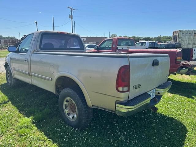 Image of Ford F-250 equipment image 2