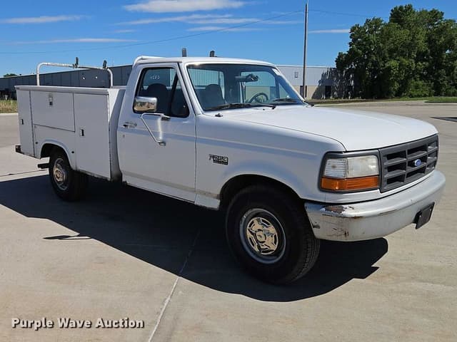 Image of Ford F-250 equipment image 2