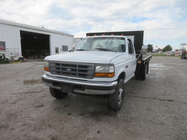 Image of Ford F-350 equipment image 2