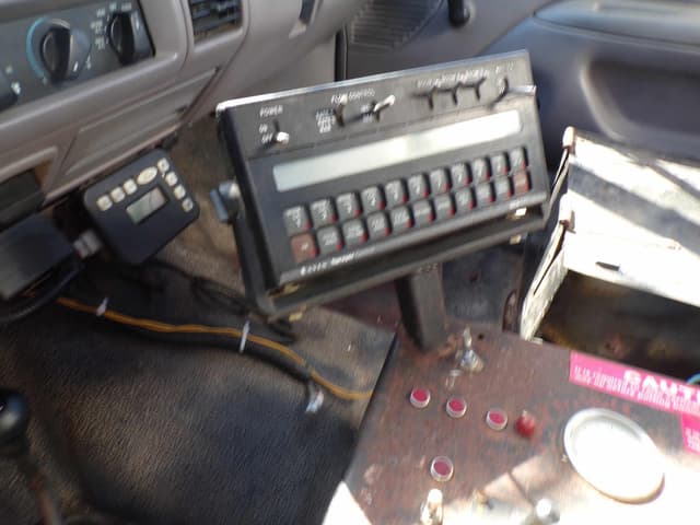 Image of Ford F-350 equipment image 4