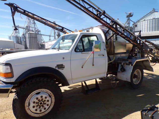 Image of Ford F-350 equipment image 3