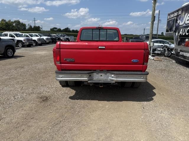 Image of Ford F-350 equipment image 3