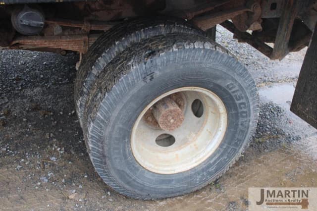 Image of Ford F-350 equipment image 4