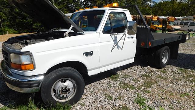 Image of Ford F-350 equipment image 3