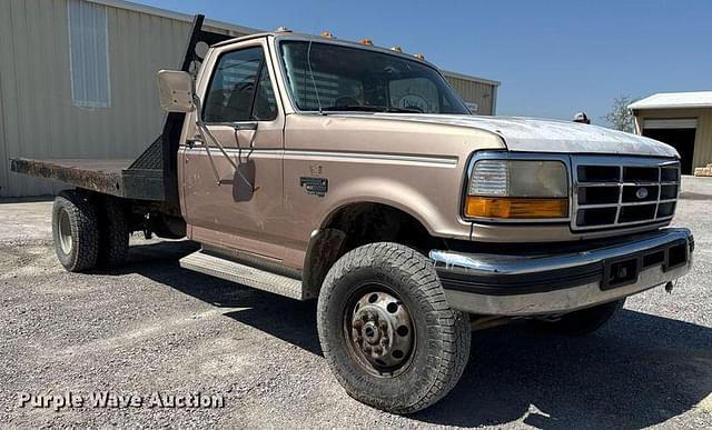 Image of Ford F-350 equipment image 2