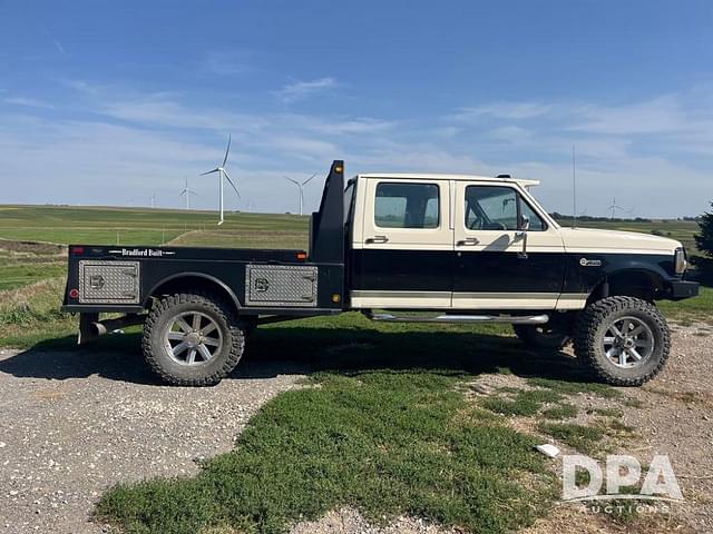 Image of Ford F-350 equipment image 3