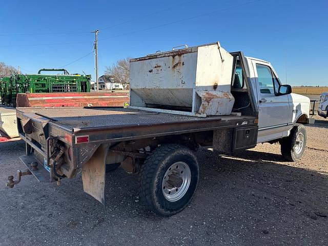 Image of Ford F-350 equipment image 3