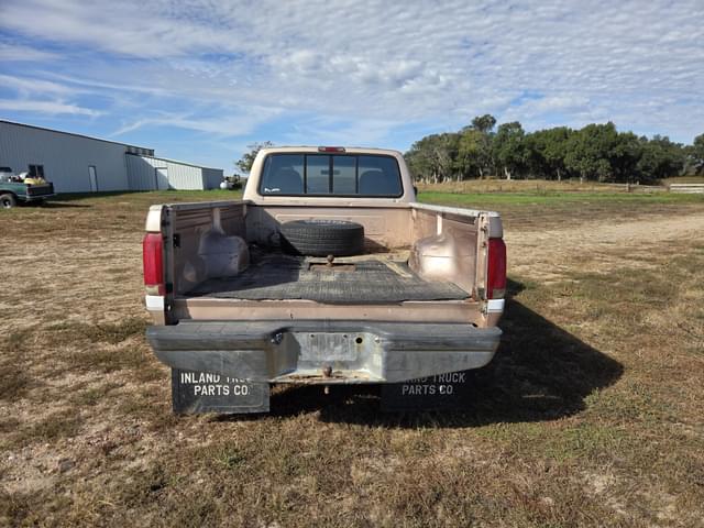 Image of Ford F-350 equipment image 4