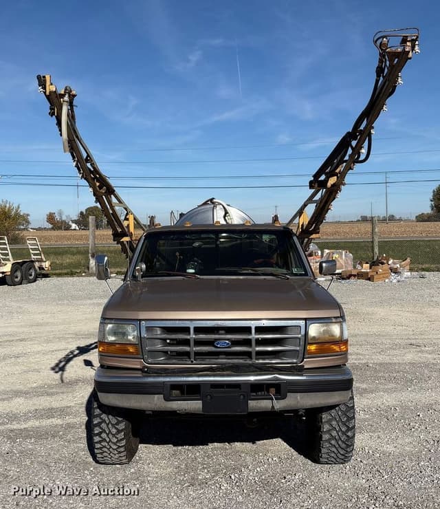 Image of Ford F-350 equipment image 1