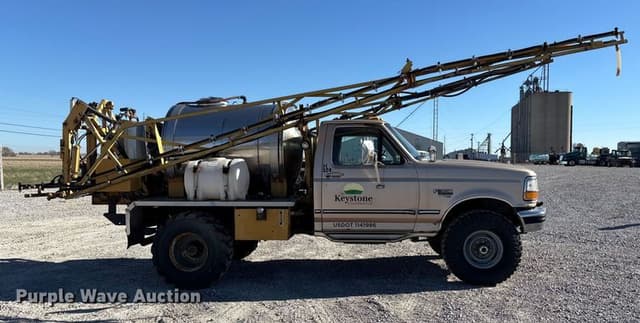 Image of Ford F-350 equipment image 3