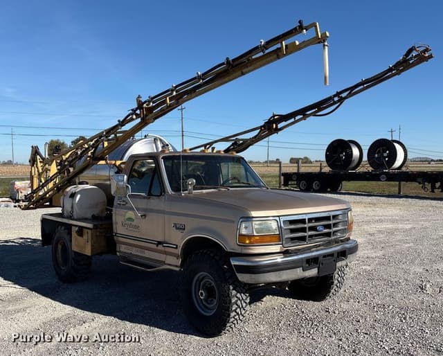 Image of Ford F-350 equipment image 2