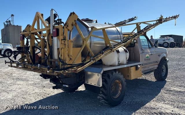 Image of Ford F-350 equipment image 4