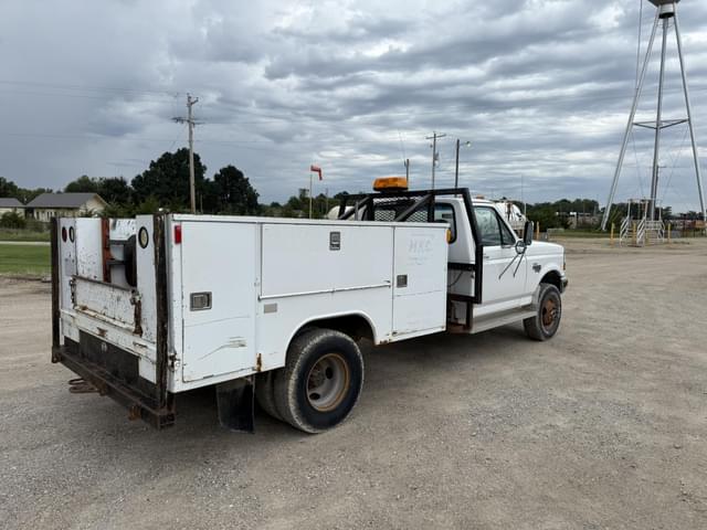 Image of Ford F-350 equipment image 4