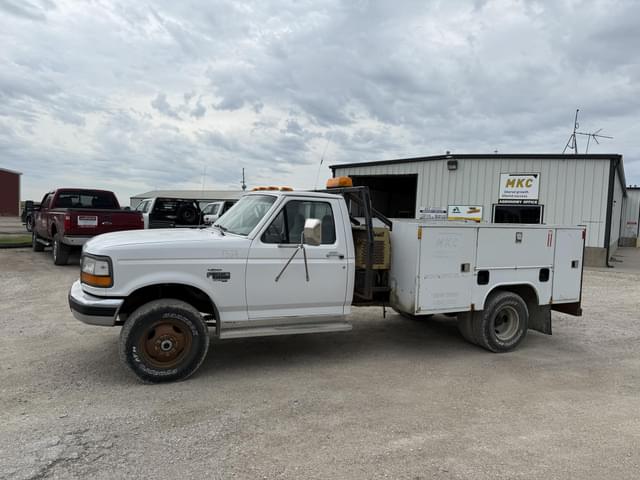 Image of Ford F-350 equipment image 2
