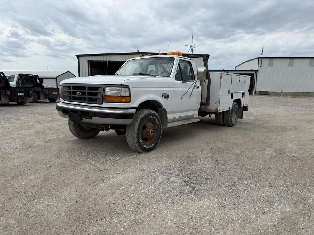 Image of Ford F-350 Primary image