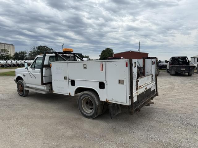 Image of Ford F-350 equipment image 3