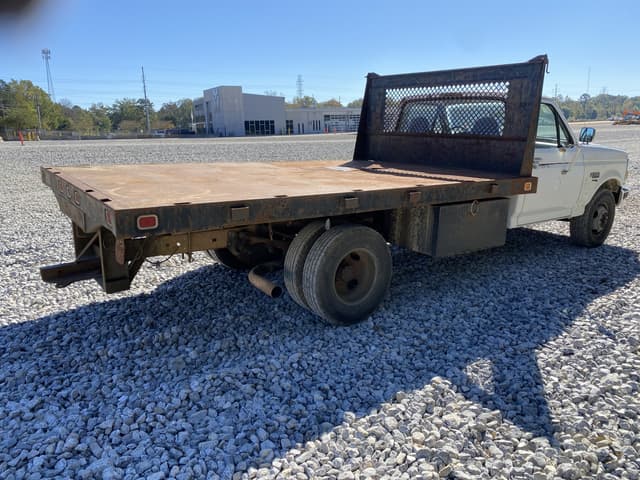 Image of Ford F-350 equipment image 2