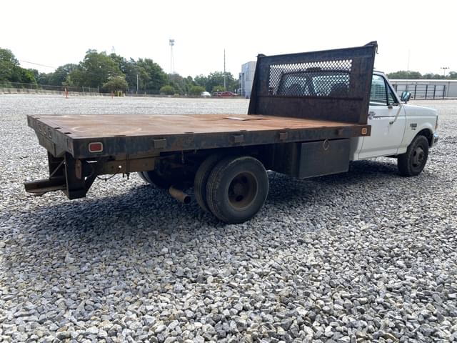 Image of Ford F-350 equipment image 3
