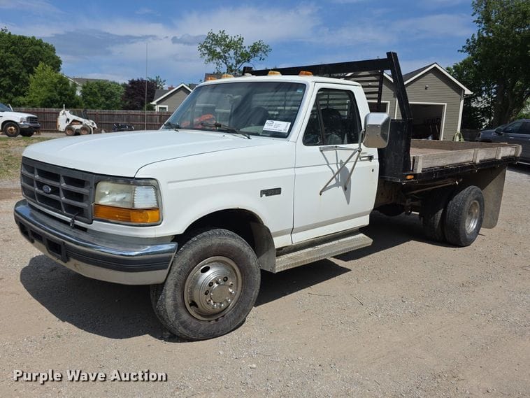 1997 Ford F-450 Equipment Image0