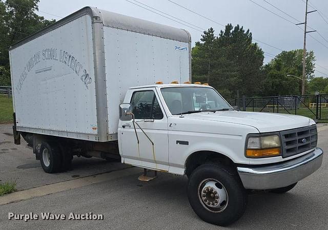 Image of Ford F-450 equipment image 2