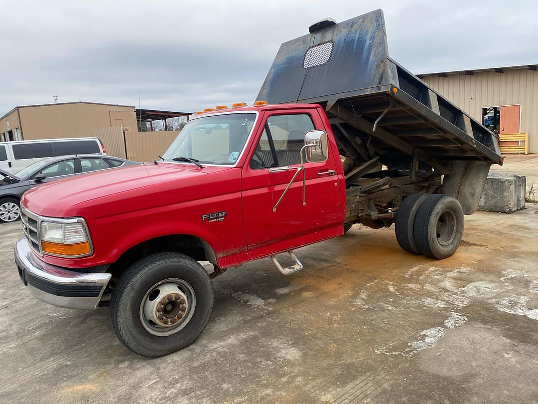 Image of Ford F-450 Primary image