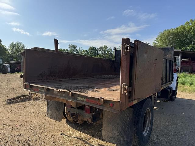 Image of Ford F700 equipment image 4
