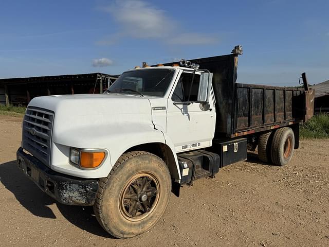 Image of Ford F700 equipment image 1