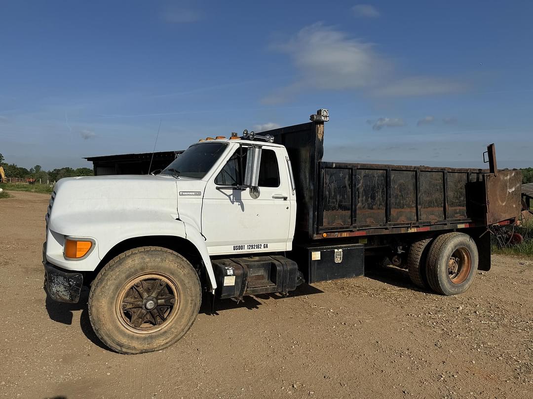 Image of Ford F700 Primary image