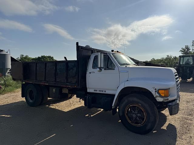 Image of Ford F700 equipment image 3