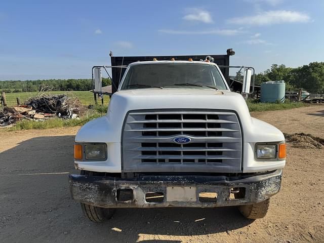 Image of Ford F700 equipment image 2