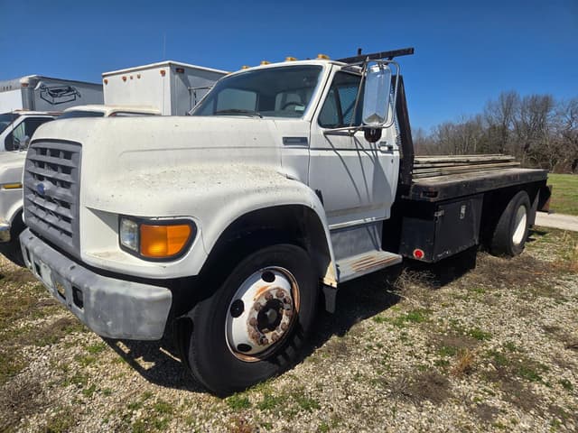 Image of Ford F-700 equipment image 1