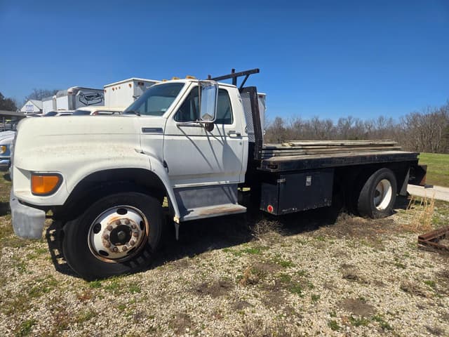 Image of Ford F-700 equipment image 2