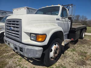 1997 Ford F-700 Image