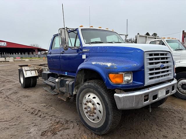 Image of Ford F-800 equipment image 2