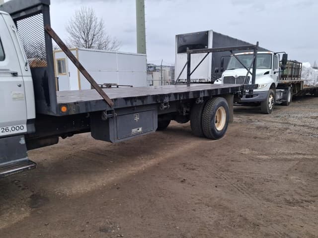 Image of Ford F-800 equipment image 3