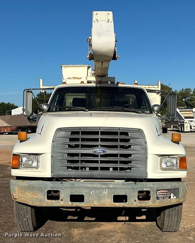 Image of Ford F-800 equipment image 1