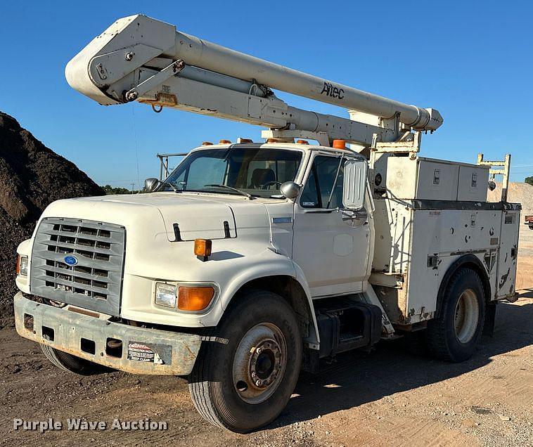 Image of Ford F-800 Primary image