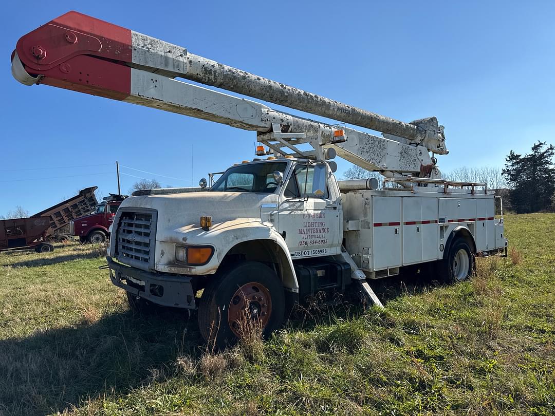 Image of Ford F-800 Primary image