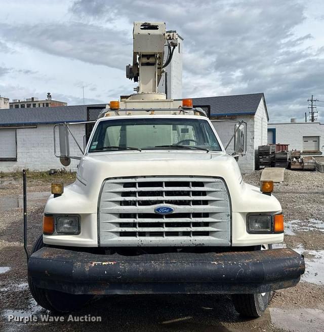 Image of Ford F-800 equipment image 1