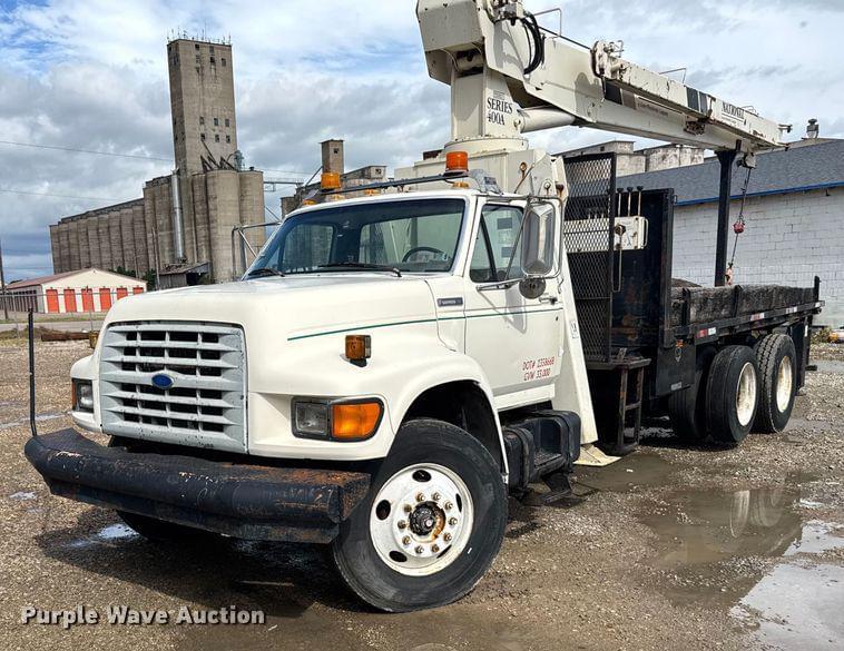 Image of Ford F-800 Primary image