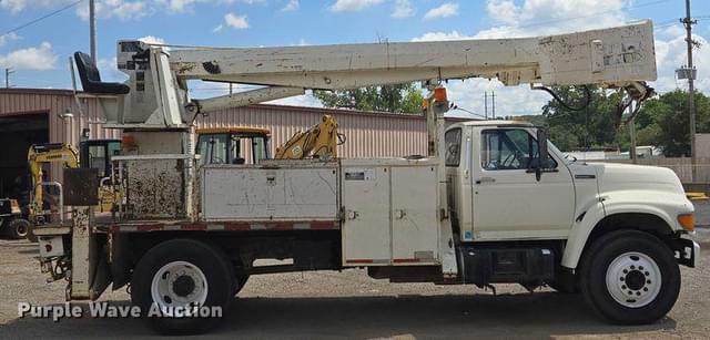Image of Ford F-800 equipment image 3