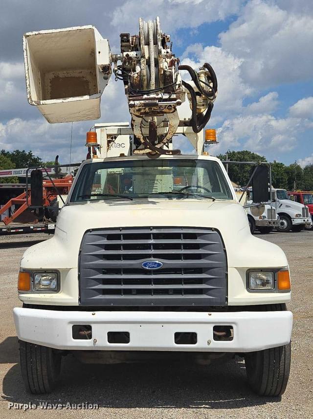 Image of Ford F-800 equipment image 1