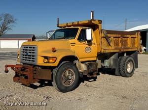 1997 Ford F-8000 Image