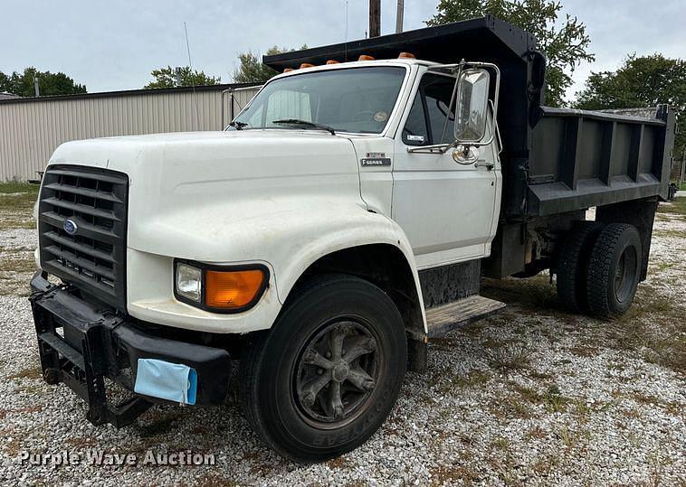 Image of Ford F-800 Primary image