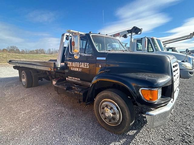 Image of Ford F-800 equipment image 1