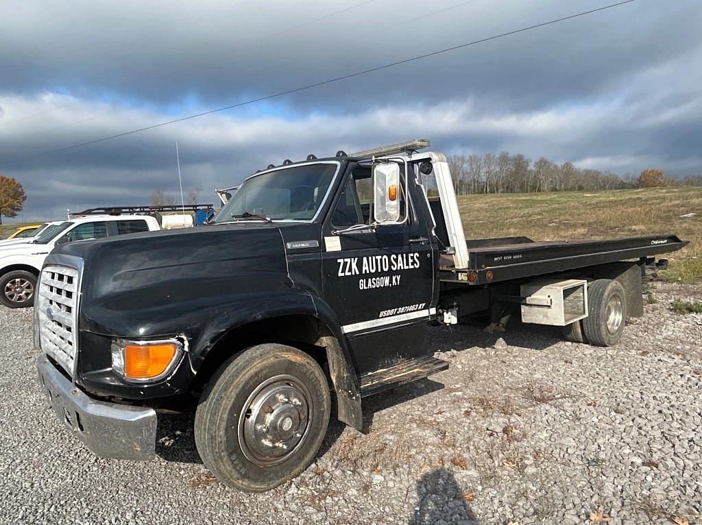 Image of Ford F-800 Primary image